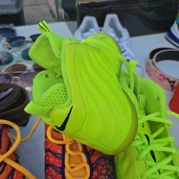 Foamposite - Picture 2 of 4